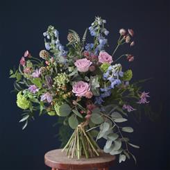       A LUXURY HANDTIED  florist choice