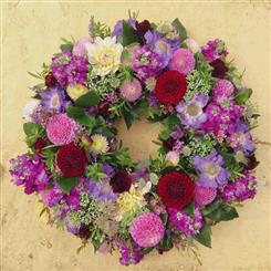 SEASONAL WREATH 