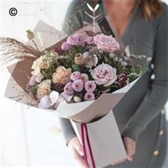       A WINTER  DAILY HAND  florist choice 